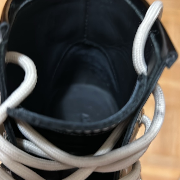 Alexander McQueen - Picture 12 of 16